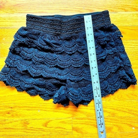 Alt. B Ladies layered crochet black shorts! 🤩 - Picture 6 of 8
